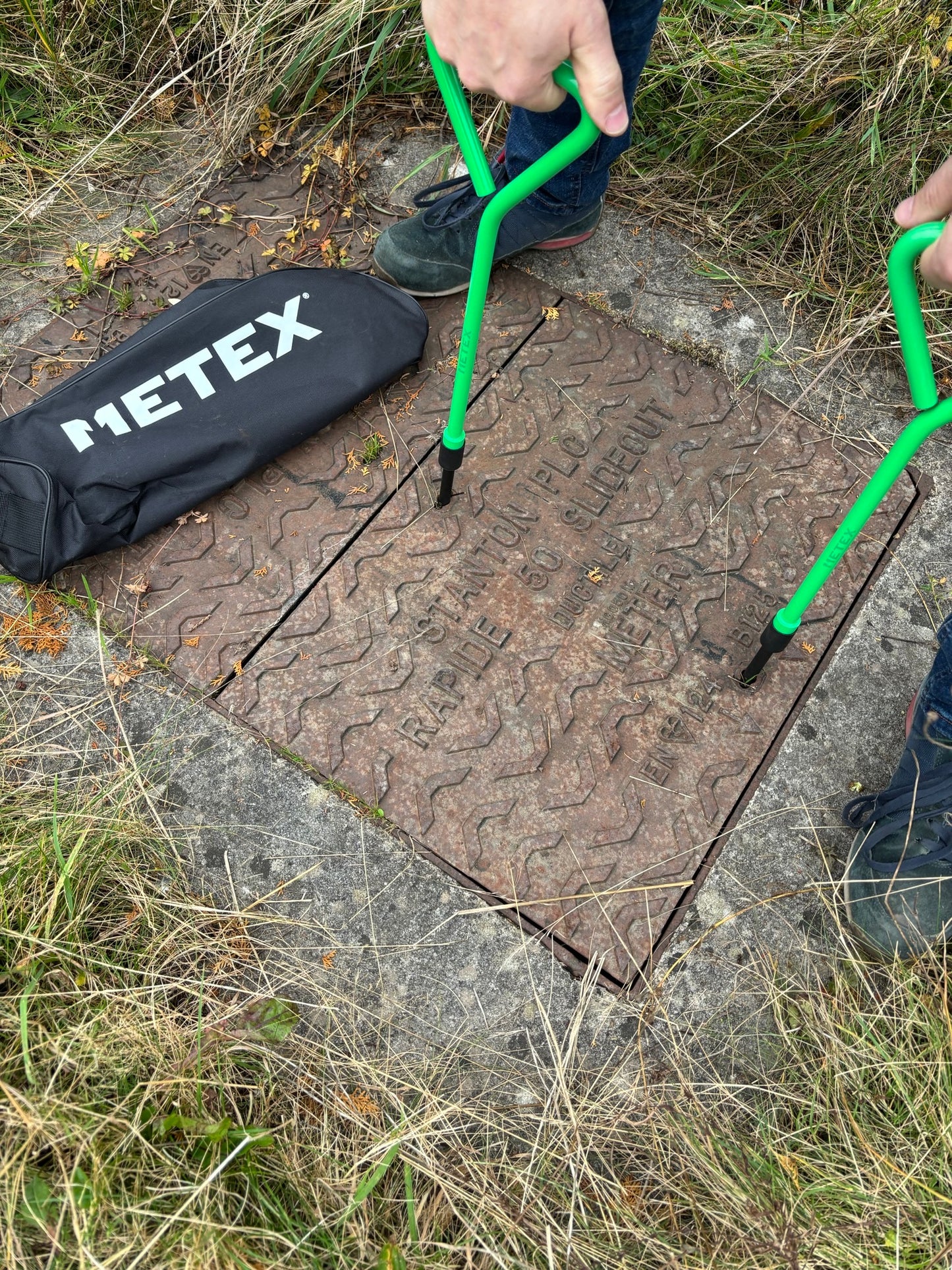 Unikey Universal Manhole Cover Lifting Kit with Carry Case